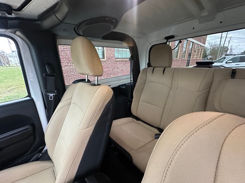 Used 2021 Jeep Wrangler Sport image 12