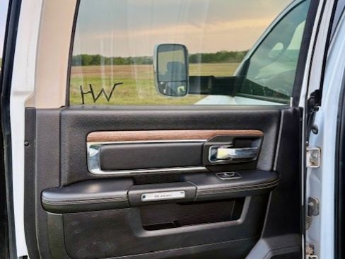 Used 2016 RAM 2500 Laramie w/ Convenience Group image 16