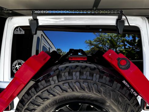 Used 2018 Jeep Wrangler Unlimited Sahara AWD/4WD image 23