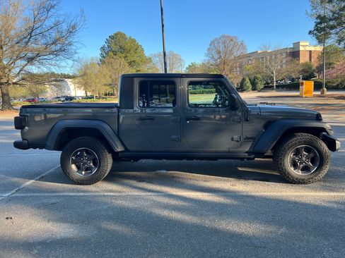 Used 2021 Jeep Gladiator Sport image 9