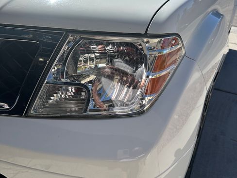 Used 2018 Nissan Frontier SV image 9