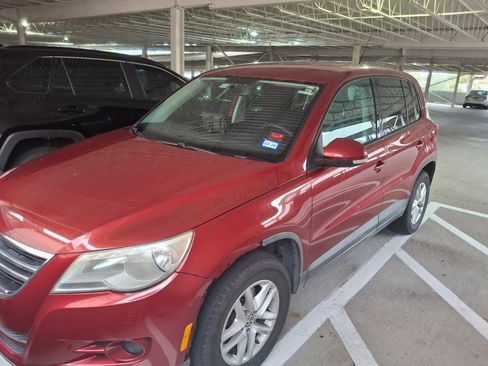 Used 2011 Volkswagen Tiguan S image 4