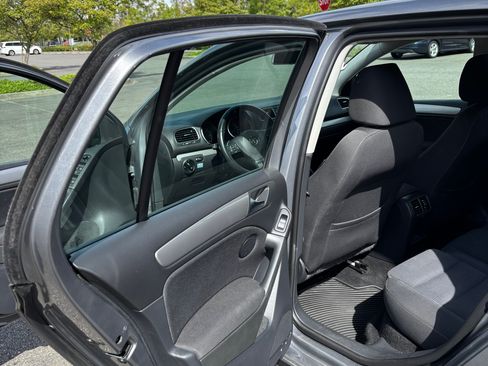 Used 2014 Volkswagen Golf TDI FWD image 16