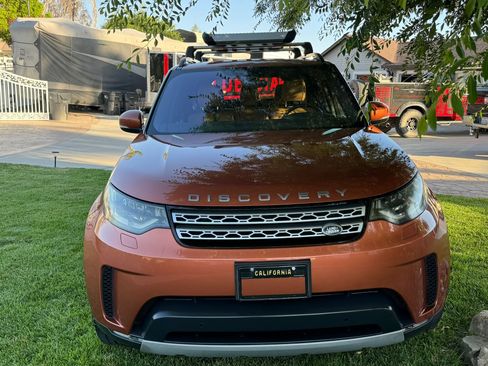 Used 2017 Land Rover Discovery HSE image 12