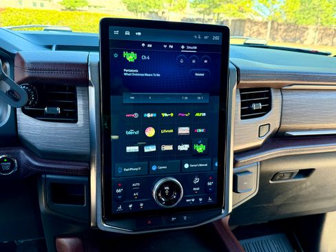 Used 2022 Ford Expedition Max Limited image 12