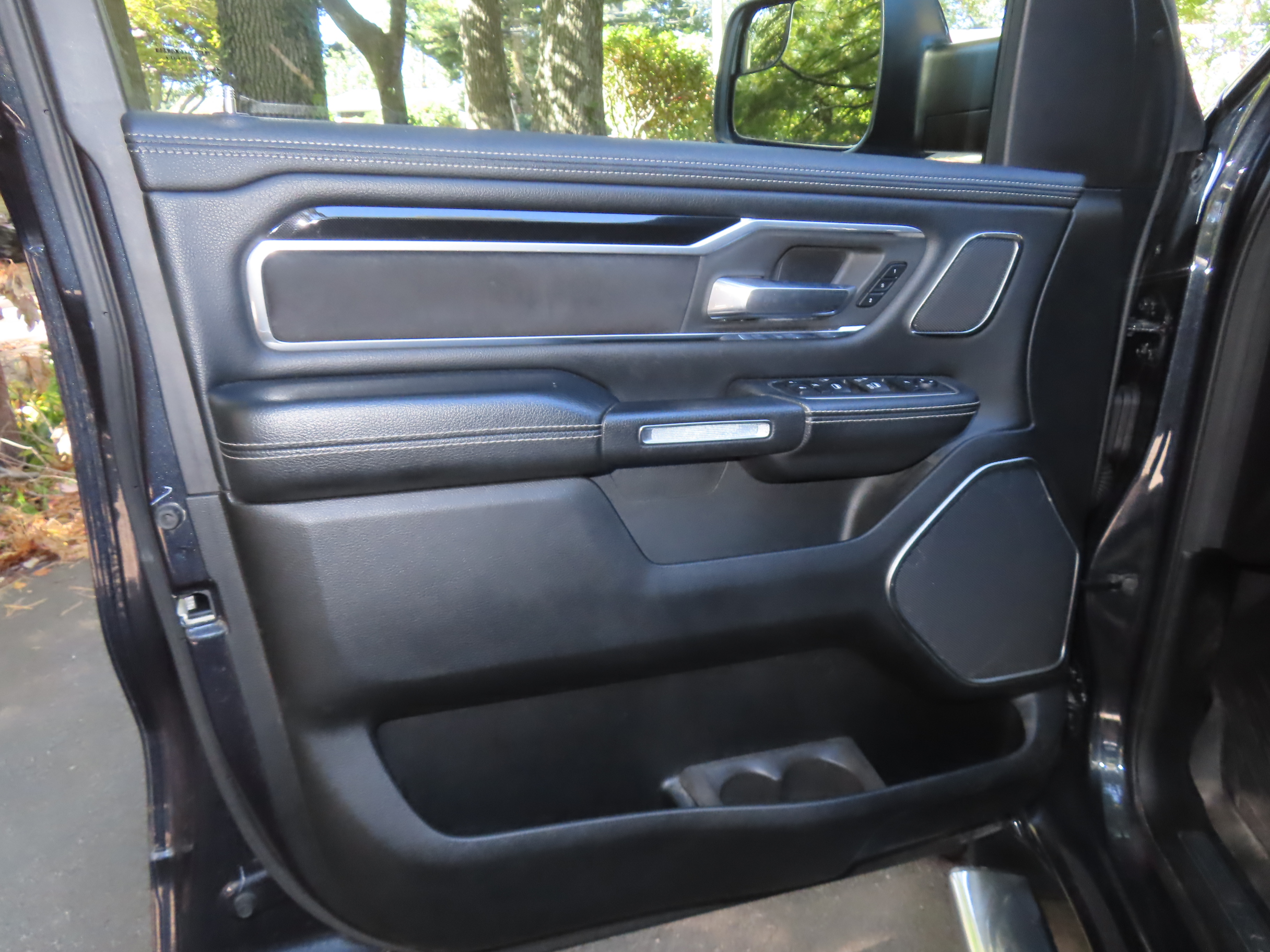 Used 2020 RAM 1500 Laramie AWD/4WD image 10