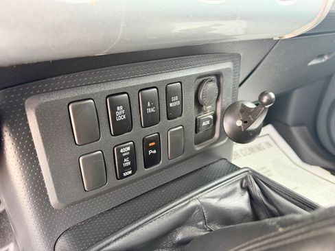 Used 2007 Toyota FJ Cruiser 4WD w/ Upgrade Pkg 2 image 22