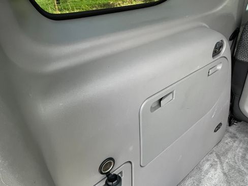 Used 2004 Pontiac Aztek 2WD w/ 1SB Preferred Equipment Group image 4