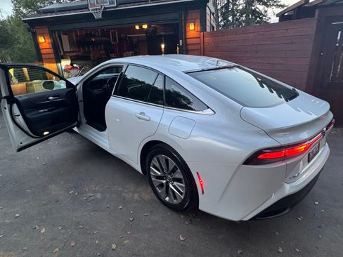 Used 2021 Toyota Mirai w/ Advanced Technology Package image 5