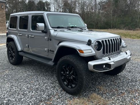 Used 2020 Jeep Wrangler Unlimited Sahara image 9
