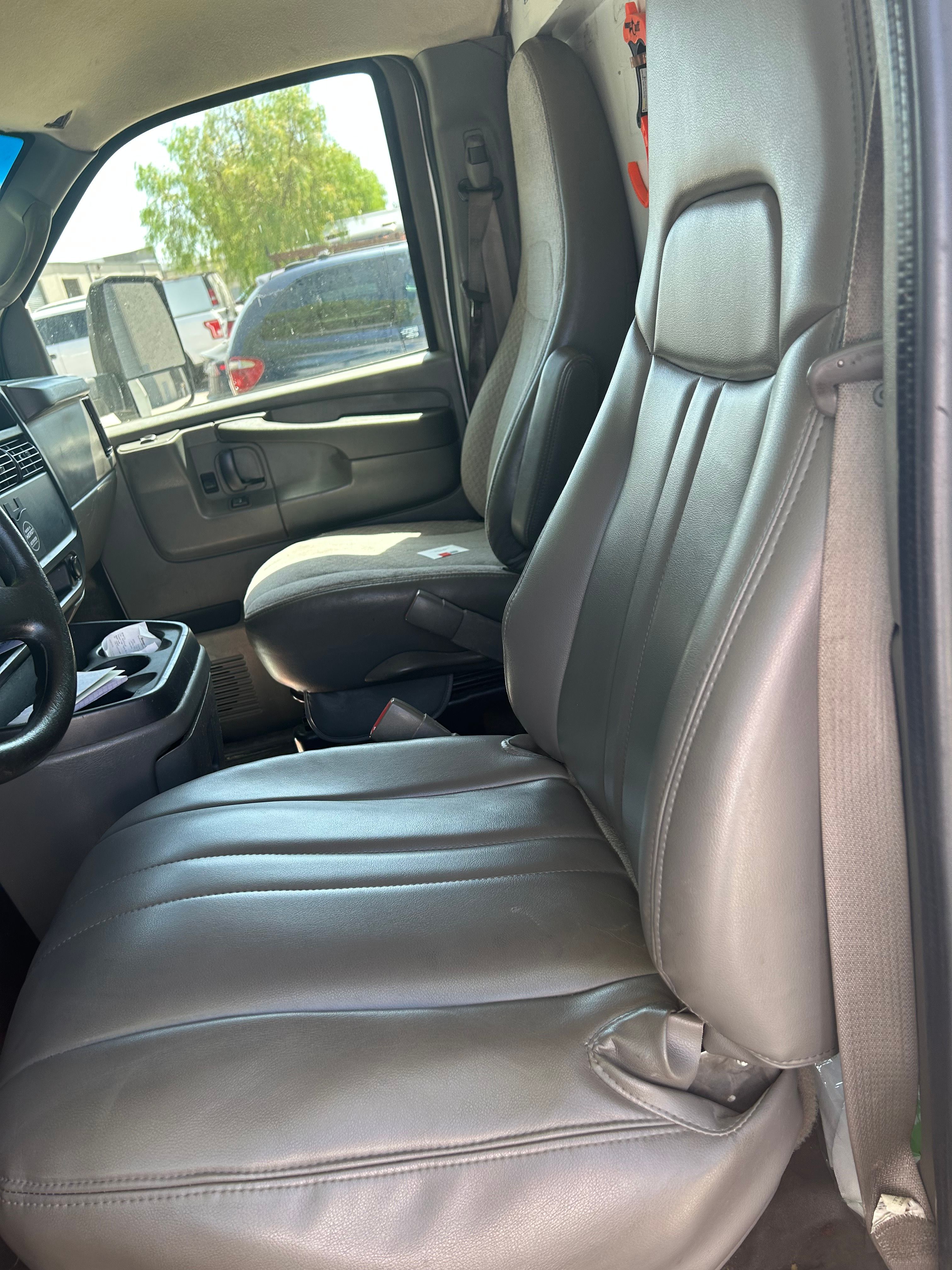 Used 2007 Chevrolet Express 3500 RWD image 6