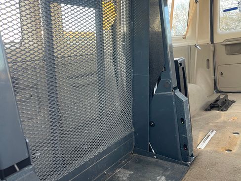 Used 2011 Ford E-350 and Econoline 350 XLT RWD image 11