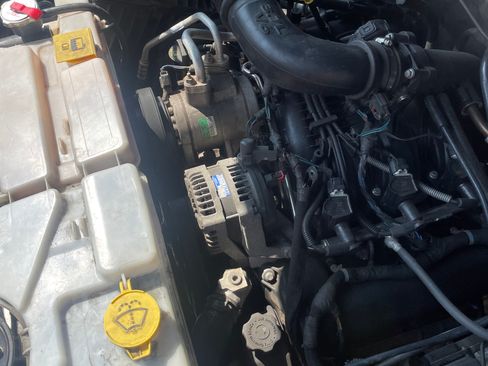 Used 2011 Jeep Liberty Sport AWD/4WD image 13