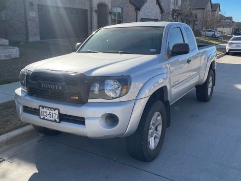 Used 2005 Toyota Tacoma PreRunner image 2
