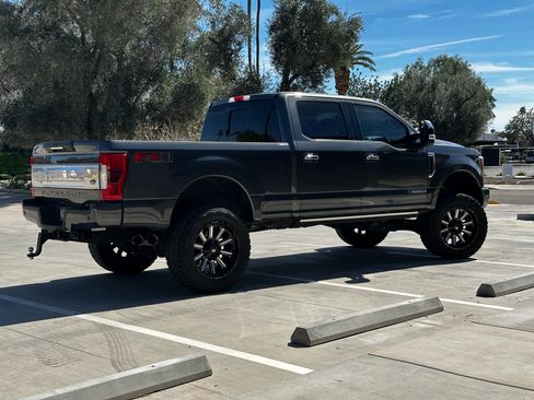 Used 2019 Ford F250 Platinum w/ Platinum Ultimate Package image 2