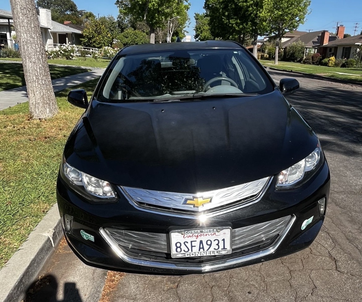 Used 2017 Chevrolet Volt LT w/ Comfort Package FWD image 1