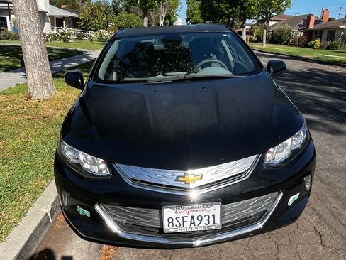 Used 2017 Chevrolet Volt LT w/ Comfort Package image 1