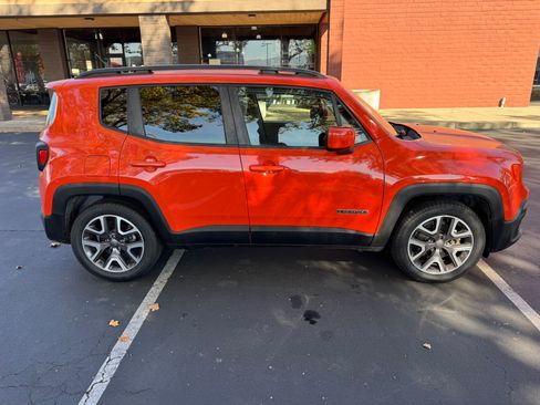 Used 2015 Jeep Renegade Latitude image 4