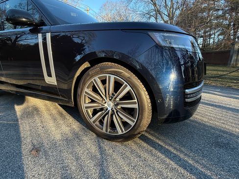 Used 2023 Land Rover Range Rover Long Wheelbase Autobiography image 12