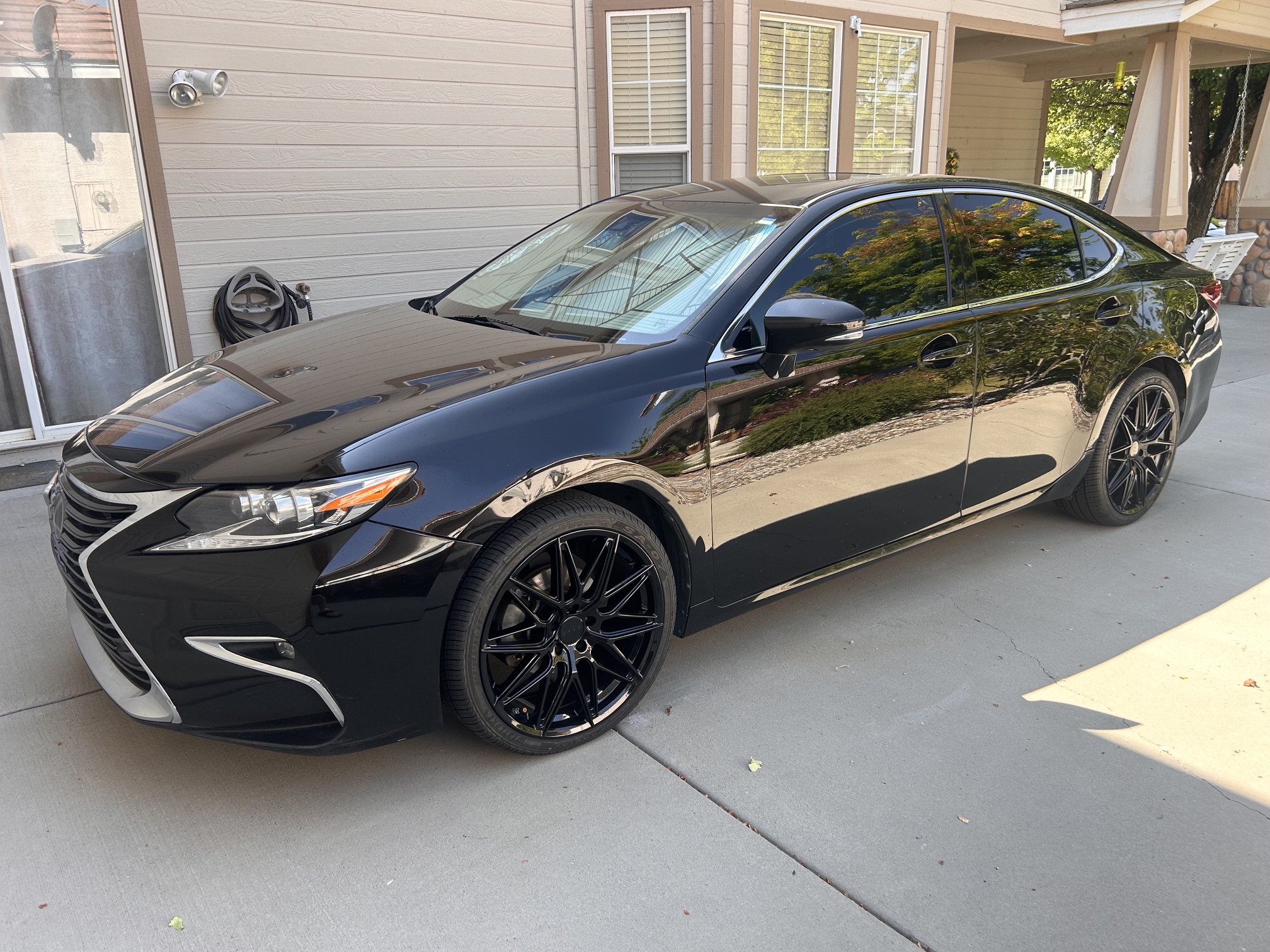 Used 2016 Lexus ES 350 w/ Luxury Package w/Wood Trim FWD image 1