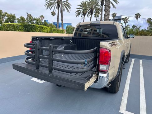 Used 2017 Toyota Tacoma TRD Off-Road w/ Tow Package RWD image 5