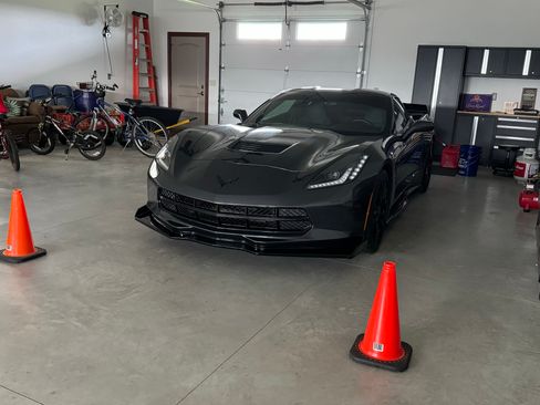 Used 2018 Chevrolet Corvette Stingray Coupe w/ Battery Protection Package RWD image 10