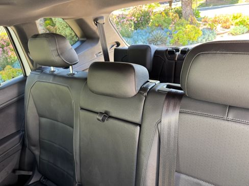 Used 2018 Volkswagen Tiguan SEL image 16