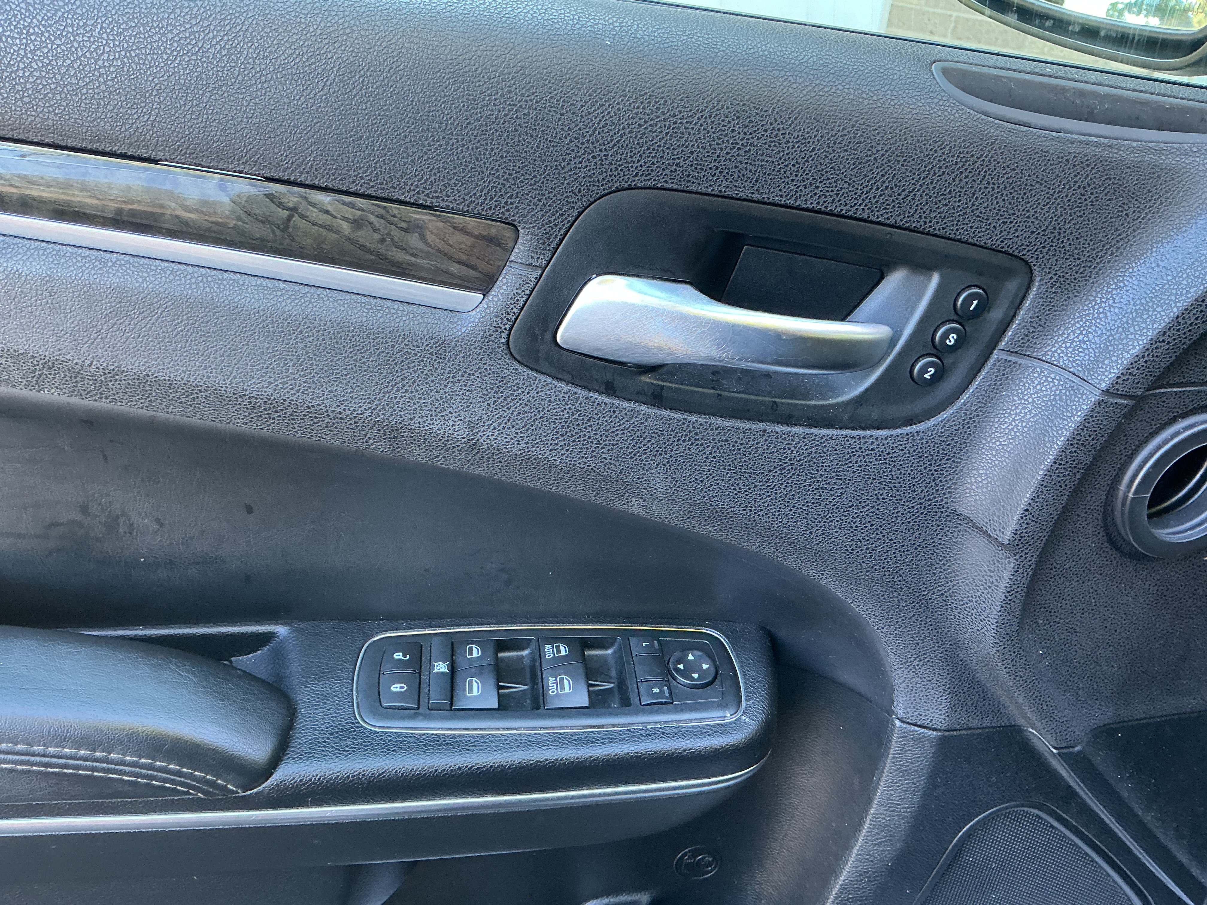Used 2017 Chrysler 300 C w/ Safetytec Plus Group RWD image 16