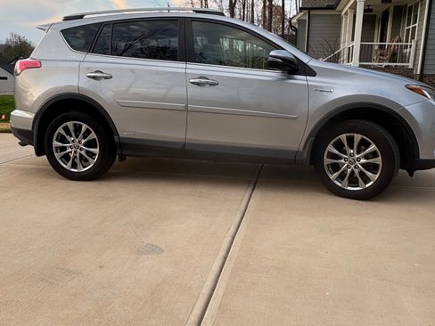 Used 2018 Toyota RAV4 Limited w/ Protection Package image 9