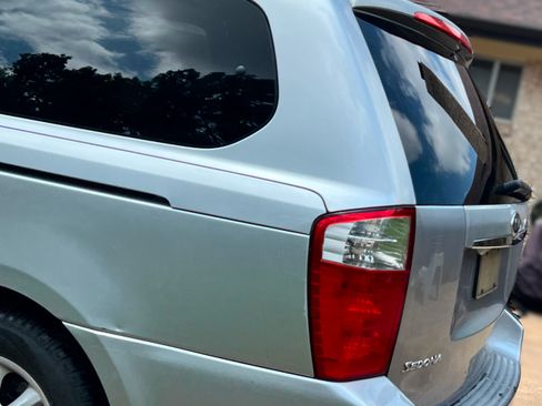 Used 2010 Kia Sedona EX FWD image 9
