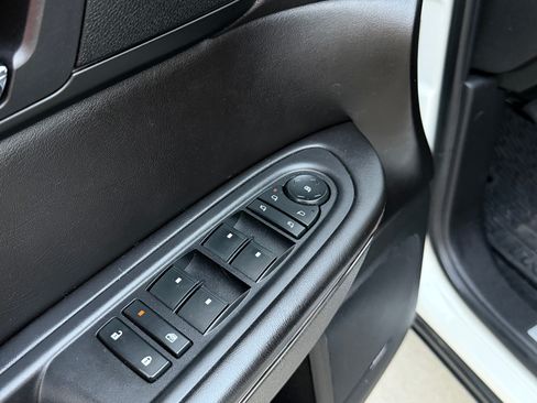 Used 2015 Chevrolet Traverse LTZ image 12