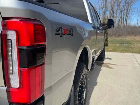 Used 2024 Ford F250 Platinum image 9