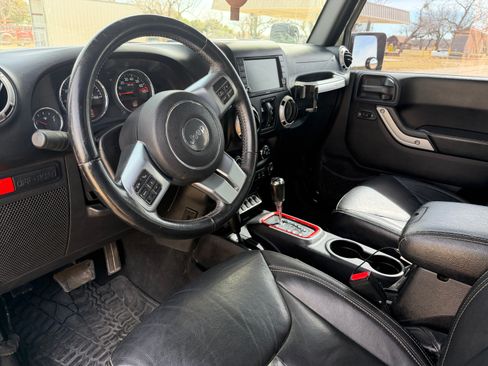 Used 2016 Jeep Wrangler Unlimited Rubicon image 11