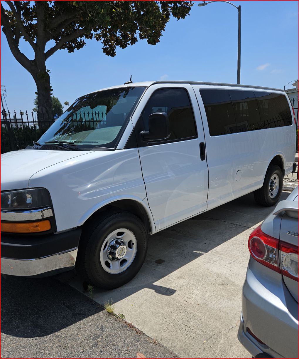 Used 2015 Chevrolet Express 3500 LT w/ LT Preferred Equipment Group RWD image 1