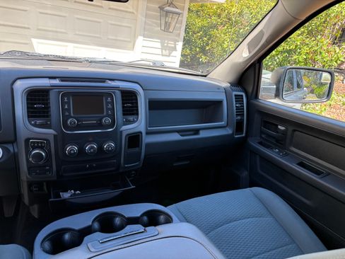 Used 2017 RAM 1500 Express AWD/4WD image 9