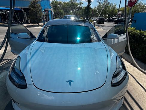 Used 2019 Tesla Model 3 Standard Range Plus image 1