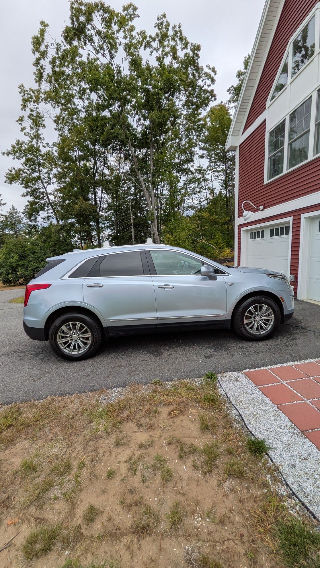 Used 2017 Cadillac XT5 Luxury w/ Driver Awareness Package FWD image 2
