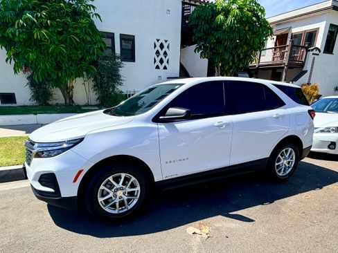 Used 2023 Chevrolet Equinox LS w/ LS Convenience Package FWD image 1