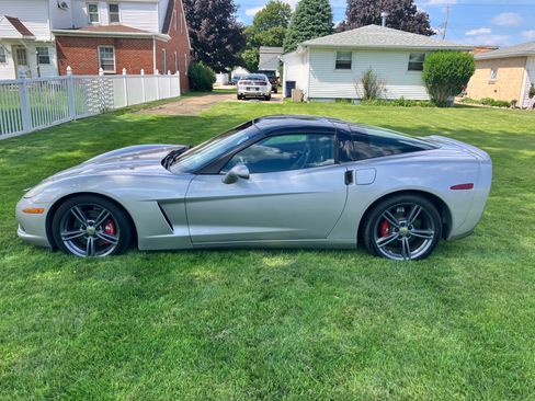 Used 2008 Chevrolet Corvette Coupe w/ Preferred Equipment Group RWD image 4