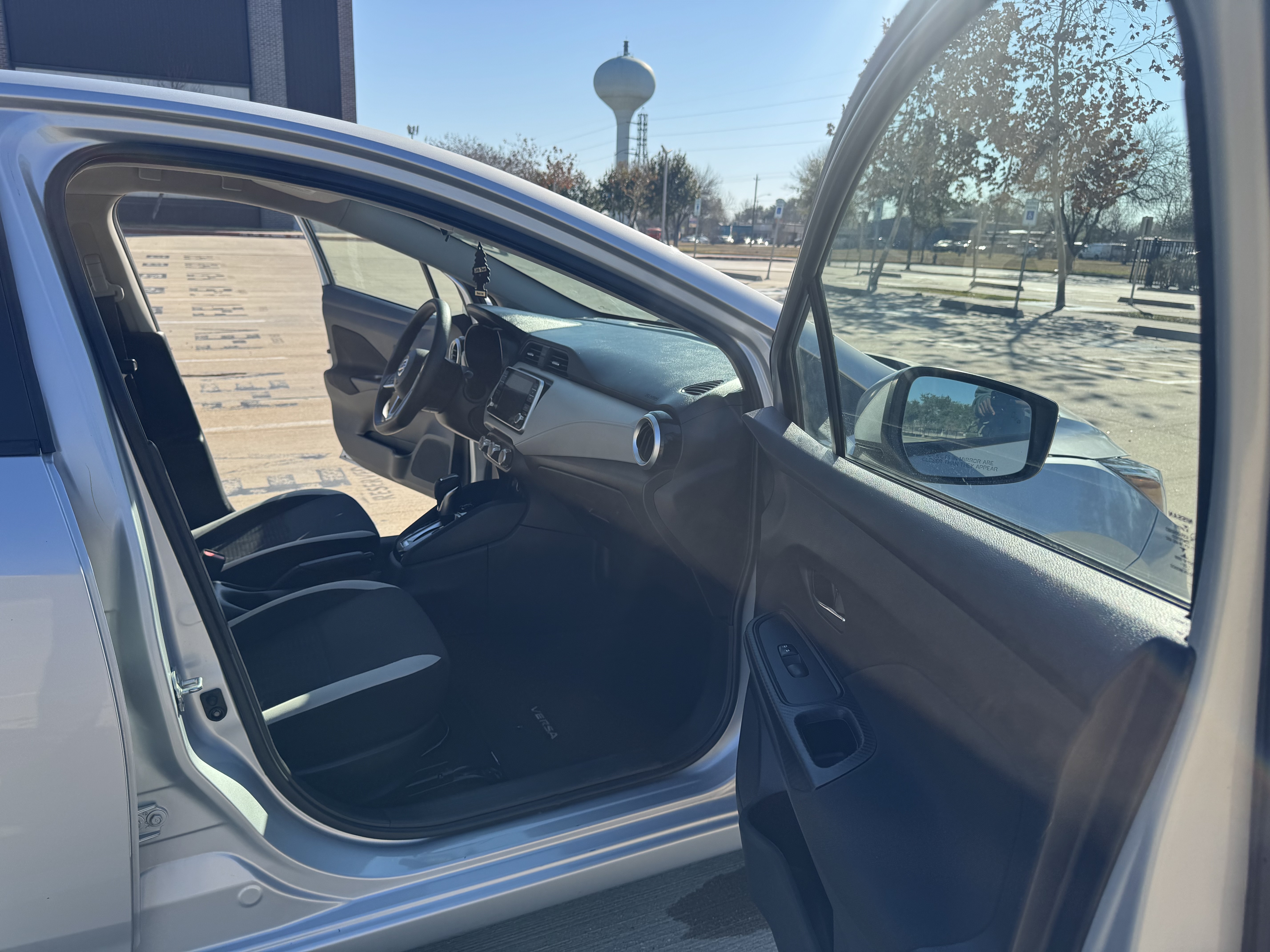 Used 2021 Nissan Versa SV FWD image 15