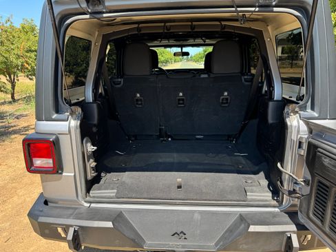 Used 2018 Jeep Wrangler Unlimited Sport image 10