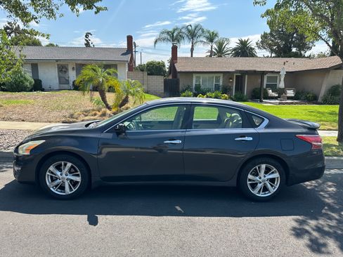 Used 2013 Nissan Altima 2.5 SV FWD image 4