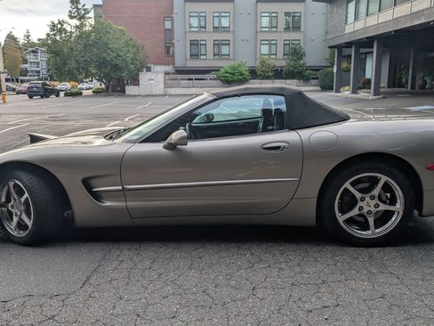 Used 2000 Chevrolet Corvette Convertible w/ Memory Pkg image 8