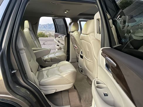 Used 2016 Cadillac Escalade Luxury image 12