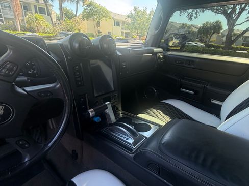 Used 2005 HUMMER H2 SUT w/ Preferred Equipment Group AWD/4WD image 10