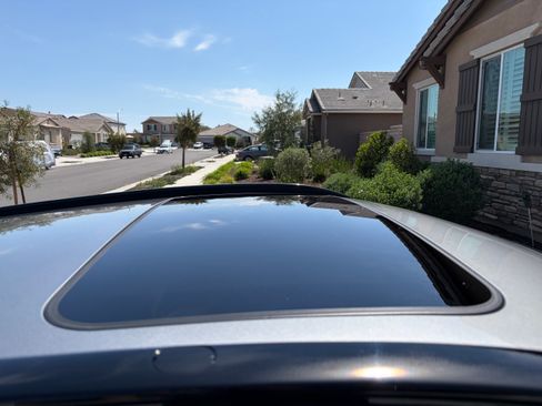 Used 2024 Kia Niro SX Touring image 12