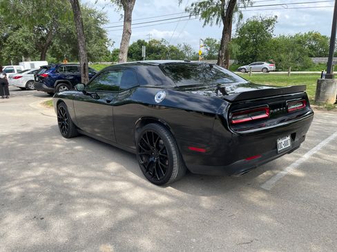 Used 2017 Dodge Challenger R/T RWD image 8