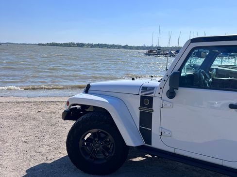 Used 2018 Jeep Wrangler Unlimited Sport image 15