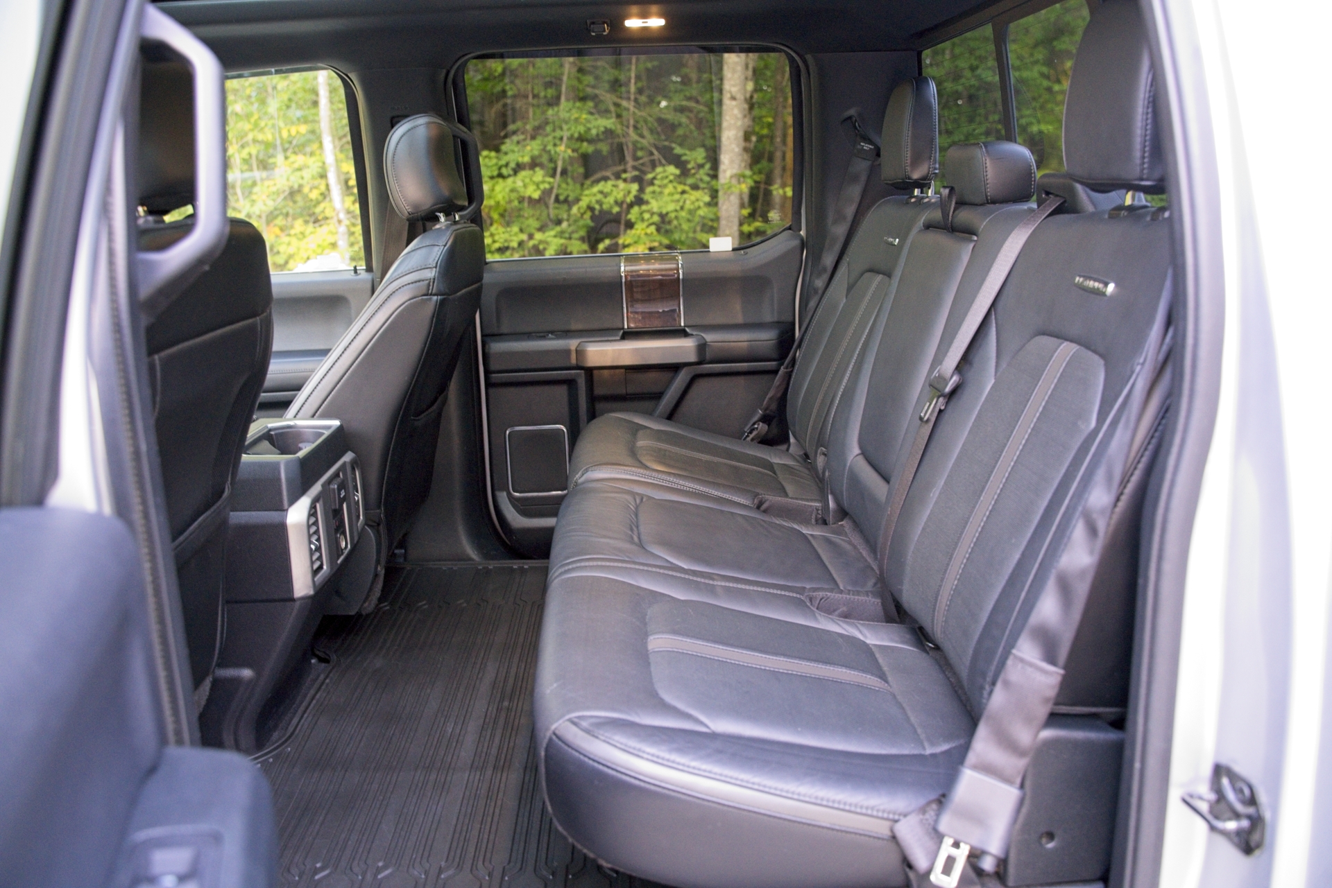 Used 2015 Ford F150 Platinum w/ Equipment Group 701A Luxury AWD/4WD image 24