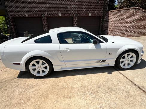 Used 2005 Ford Mustang GT Premium image 8
